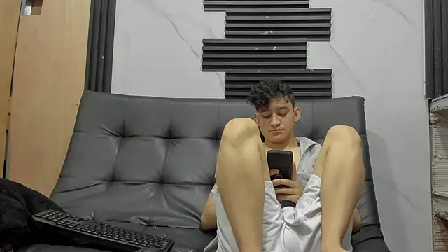 Snapshot of Amun_obsidian chatting on November 30, 2025, 9:32 am Amun obsidian online show from November 30, 2025, 9:32 am