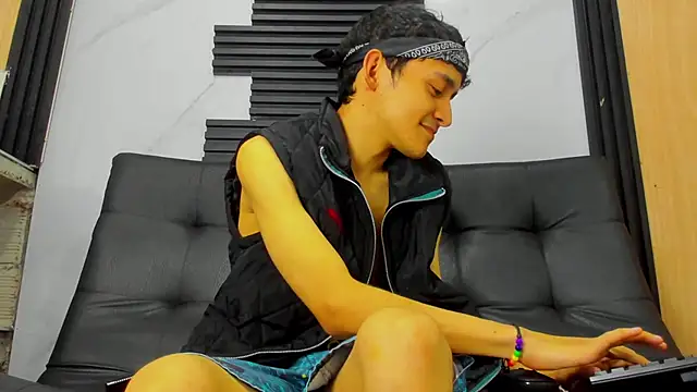 Snapshot of Amun_obsidian chatting on October 17, 2025, 12:18 pm Amun obsidian online show from October 17, 2025, 12:18 pm