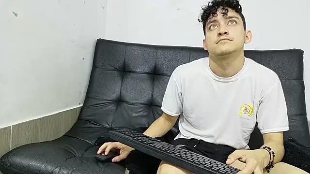 Snapshot of Amun_obsidian chatting on December 14, 2025, 9:15 am Amun obsidian online show from December 14, 2025, 9:15 am