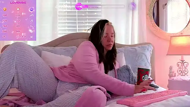 Snapshot of STIFFLERSMOMM chatting on November 9, 2025, 2:10 pm STIFFLERSMOMM online show from November 9, 2025, 2:10 pm