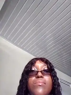 Snapshot of SONDRADAYAN chatting on October 3, 2025, 9:05 pm SONDRADAYAN online show from October 3, 2025, 9:05 pm