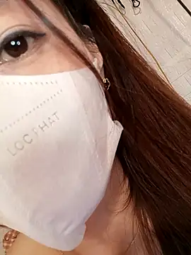 Snapshot of zuzuuLy chatting on November 3, 2025, 6:22 pm zuzuuLy online show from November 3, 2025, 6:22 pm