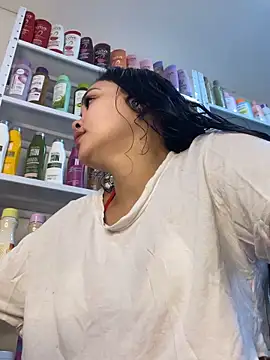 Snapshot of FOX_LATINA chatting on June 9, 2026, 10:33 pm FOX LATINA online show from June 9, 2026, 10:33 pm