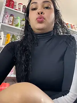 Snapshot of FOX_LATINA chatting on June 4, 2026, 8:57 pm FOX LATINA online show from June 4, 2026, 8:57 pm