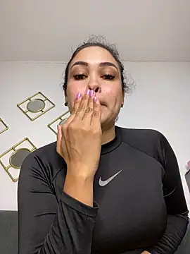 Snapshot of FOX_LATINA chatting on June 8, 2026, 2:01 am FOX LATINA online show from June 8, 2026, 2:01 am