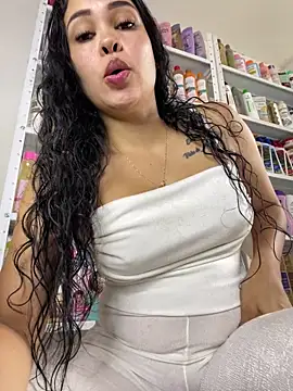Snapshot of FOX_LATINA chatting on June 5, 2026, 8:58 pm FOX LATINA online show from June 5, 2026, 8:58 pm