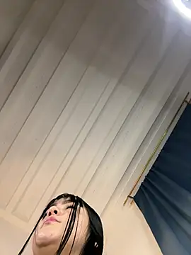 Snapshot of _amelie- chatting on January 11, 2026, 11:44 pm amelie- online show from January 11, 2026, 11:44 pm