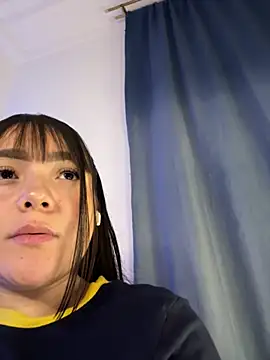 Snapshot of _amelie- chatting on November 25, 2025, 11:48 pm amelie- online show from November 25, 2025, 11:48 pm