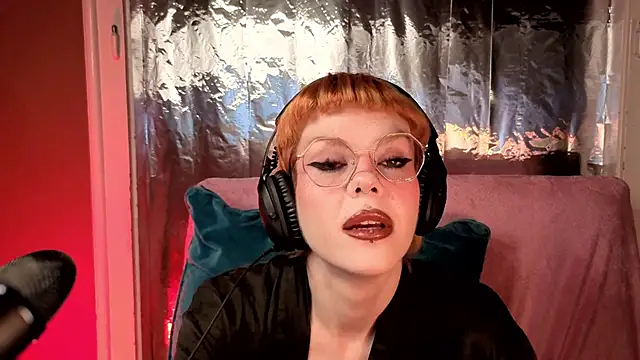 Snapshot of tacodeluxxxe chatting on April 16, 2026, 2:12 am tacodeluxxxe online show from April 16, 2026, 2:12 am