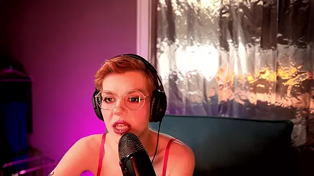 tacodeluxxxe online show from March 21, 2026, 2:46 am