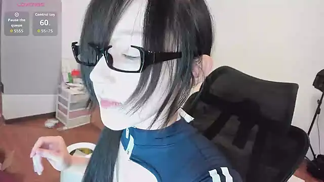 xiaomaoxue online show from October 4, 2025, 1:34 pm