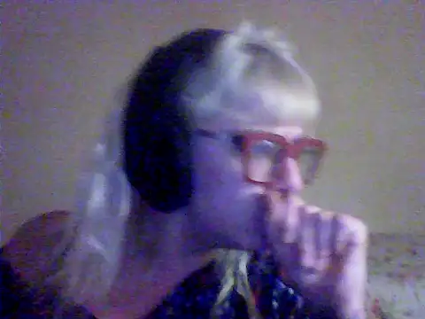 Snapshot of BlondieTami chatting on September 20, 2025, 5:45 am BlondieTami online show from September 20, 2025, 5:45 am