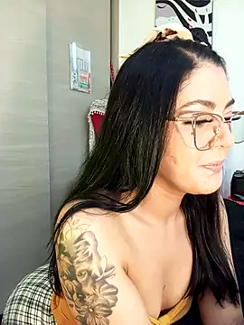 ValeNiitaLuv online show from October 19, 2025, 8:33 pm