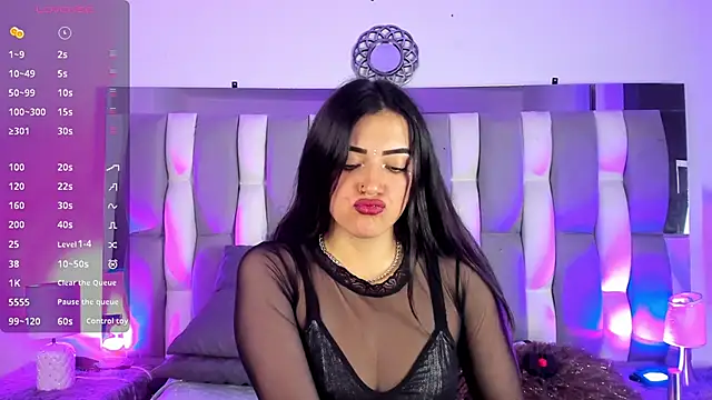 Snapshot of IsaDiiaz chatting on October 28, 2025, 4:24 am IsaDiiaz online show from October 28, 2025, 4:24 am