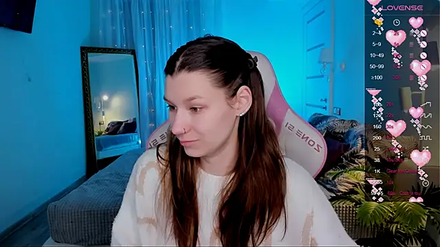 Snapshot of LinaBlossom_ chatting on May 17, 2026, 6:24 am LinaBlossom online show from May 17, 2026, 6:24 am