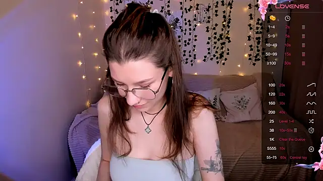 Snapshot of LinaBlossom_ chatting on October 23, 2025, 3:16 am LinaBlossom online show from October 23, 2025, 3:16 am