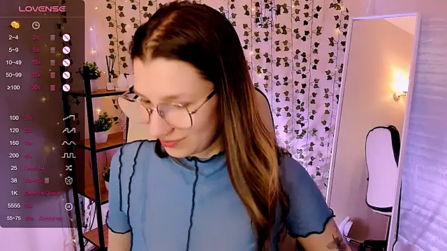Snapshot of LinaBlossom_ chatting on June 12, 2026, 2:09 am LinaBlossom online show from June 12, 2026, 2:09 am