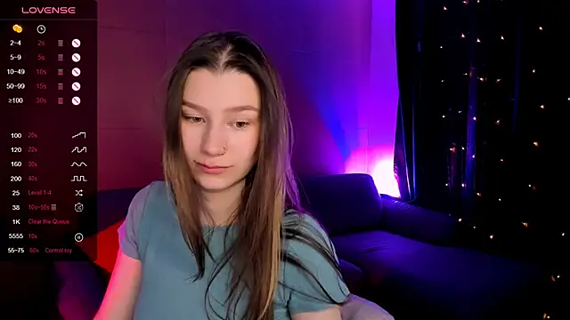 Snapshot of LinaBlossom_ chatting on May 10, 2026, 6:06 am LinaBlossom online show from May 10, 2026, 6:06 am