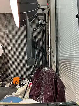 Snapshot of YY-27 chatting on November 19, 2025, 11:10 am YY-27 online show from November 19, 2025, 11:10 am