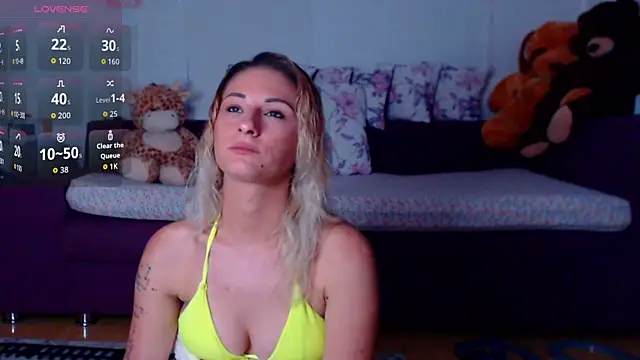 Snapshot of CassieSpell chatting on June 4, 2026, 8:35 pm CassieSpell online show from June 4, 2026, 8:35 pm