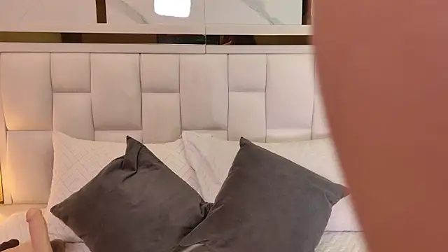 samanthaa sm online show from December 14, 2025, 11:38 am