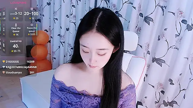 Niannian- online show from November 17, 2025, 4:11 pm