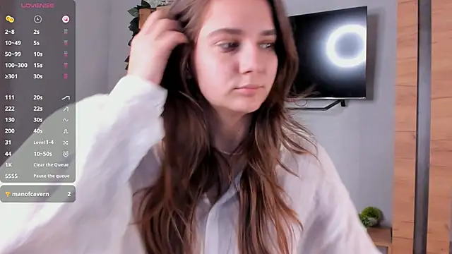 TiffanyBrooklin online show from September 29, 2025, 3:06 pm