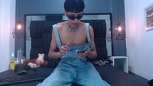 Daniel delux  online show from October 17, 2025, 12:51 pm