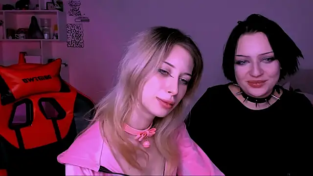 Snapshot of Lori_lolii chatting on November 4, 2025, 8:56 pm Lori lolii online show from November 4, 2025, 8:56 pm