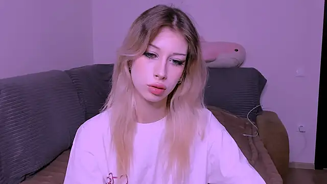 Snapshot of Lori_lolii chatting on December 4, 2025, 3:55 pm Lori lolii online show from December 4, 2025, 3:55 pm