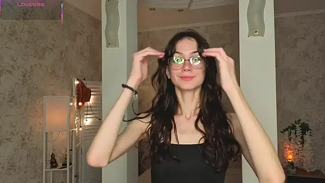 ReneeLippeatt online show from October 11, 2025, 8:32 pm