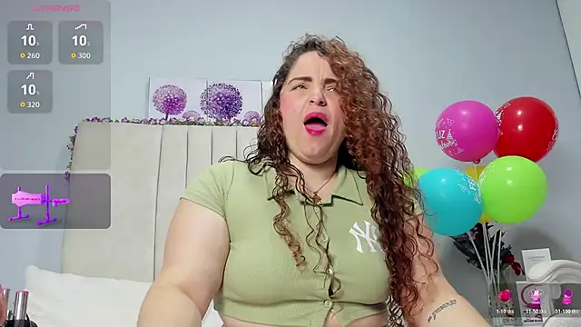 Snapshot of AmandaaWats chatting on November 22, 2025, 11:31 am AmandaaWats online show from November 22, 2025, 11:31 am