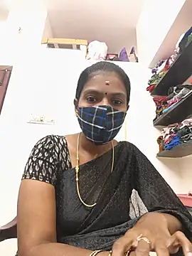 Snapshot of Tamil_Yalini12 chatting on July 13, 2026, 5:29 am Tamil Yalini12 online show from July 13, 2026, 5:29 am