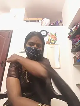 Snapshot of Tamil_Yalini12 chatting on July 10, 2026, 5:29 am Tamil Yalini12 online show from July 10, 2026, 5:29 am