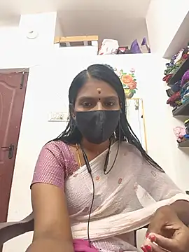 Snapshot of Tamil_Yalini12 chatting on July 22, 2026, 12:45 am Tamil Yalini12 online show from July 22, 2026, 12:45 am