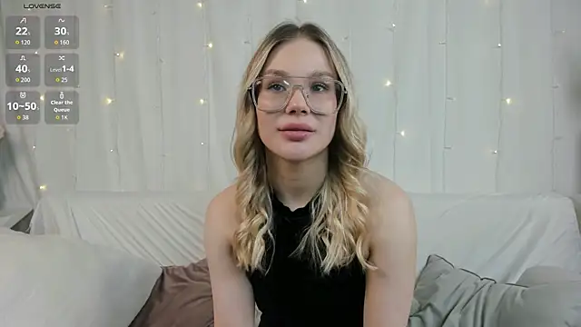 LisaRiza online show from September 22, 2025, 8:20 am