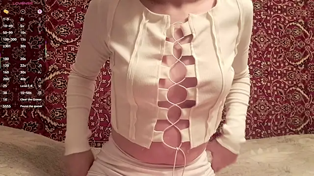 ivetabloom online show from December 5, 2025, 7:23 pm