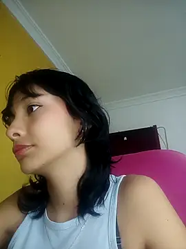 xoxo milk online show from October 6, 2025, 5:24 pm