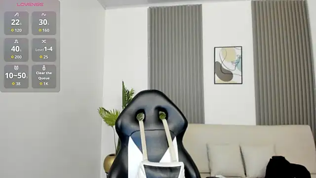 emiilyy cute online show from October 6, 2025, 12:28 pm