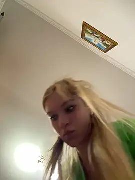 Snapshot of AlinaLiii chatting on May 29, 2026, 8:26 pm AlinaLiii online show from May 29, 2026, 8:26 pm