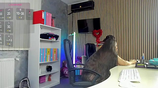 Snapshot of OfficeGirls chatting on August 4, 2026, 6:23 pm OfficeGirls online show from August 4, 2026, 6:23 pm