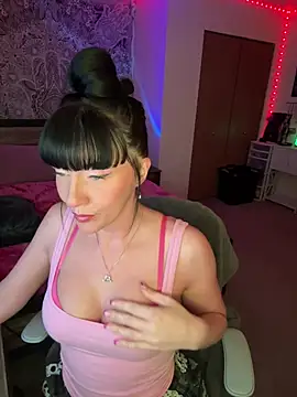 MaciiMayy online show from March 13, 2026, 9:31 pm