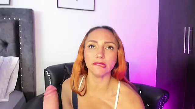 Kelseyfoxy  online show from April 29, 2026, 5:30 pm
