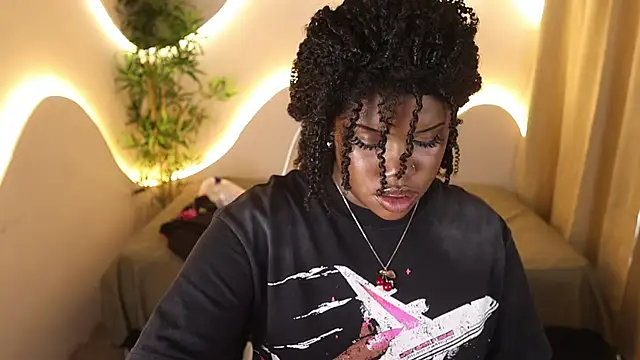 kehlannis  online show from October 27, 2025, 8:32 pm