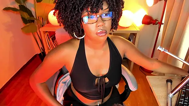 kehlannis  online show from February 24, 2026, 8:10 pm