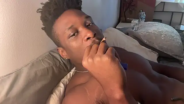 Snapshot of MrDaddyBlackNi9e chatting on December 4, 2025, 1:54 pm MrDaddyBlackNi9e online show from December 4, 2025, 1:54 pm