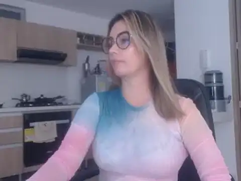 Snapshot of LovePaula chatting on February 27, 2025, 12:25 am LovePaula online show from February 27, 2025, 12:25 am