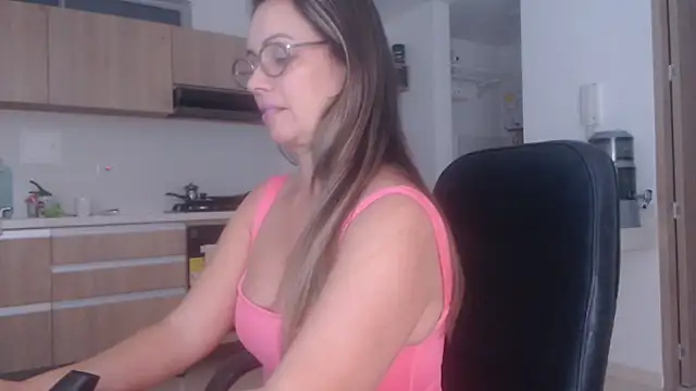 Snapshot of LovePaula chatting on June 22, 2026, 12:49 am LovePaula online show from June 22, 2026, 12:49 am
