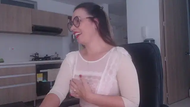 Snapshot of LovePaula chatting on July 12, 2026, 11:44 am LovePaula online show from July 12, 2026, 11:44 am