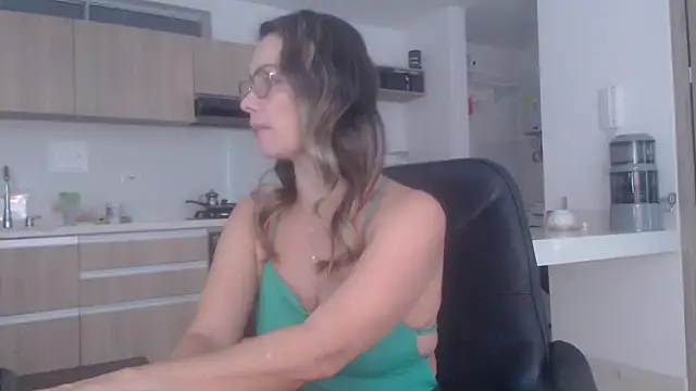 Snapshot of LovePaula chatting on March 23, 2026, 2:17 pm LovePaula online show from March 23, 2026, 2:17 pm